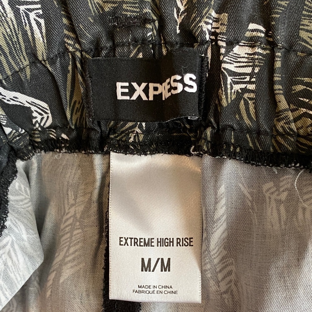 Express Black Feather Pattern High Waist Shorts - image 2